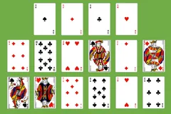 Réussite étalée sur la table
